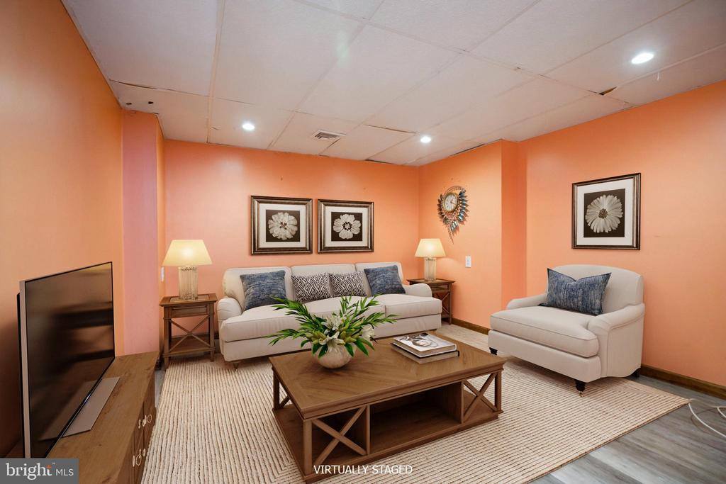 242 Jansen Avenue, Essington, PA 19029