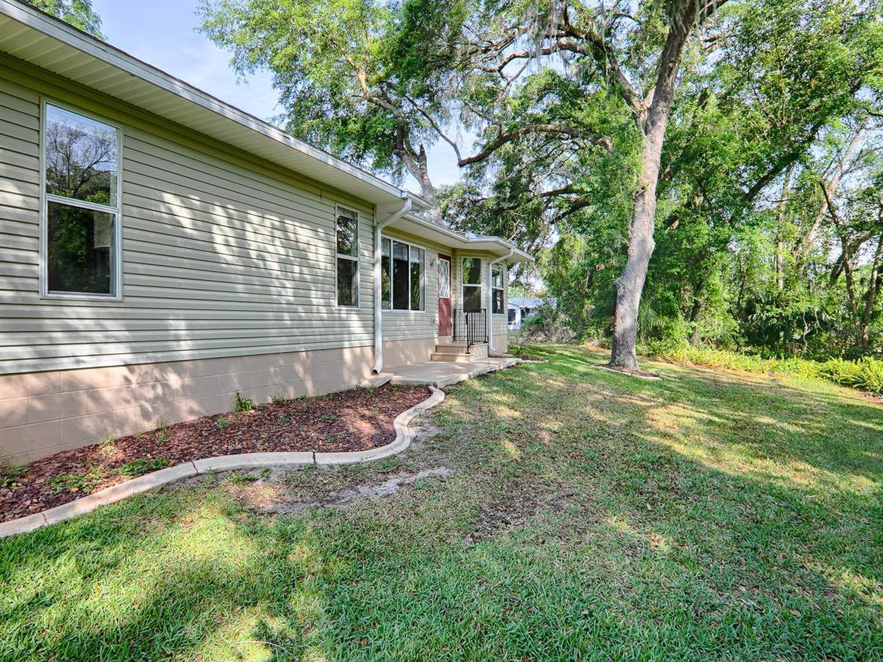 32628 Oak Park Drive, Leesburg, FL 34748