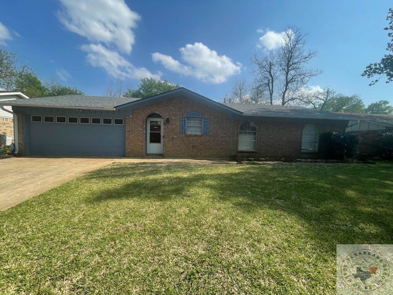 224 E Greenfield, Wake Village, TX 75501