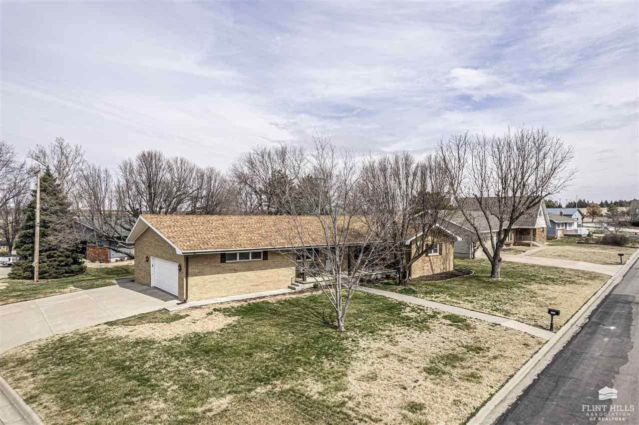 502 E Lewerenz, Herington, KS 67449