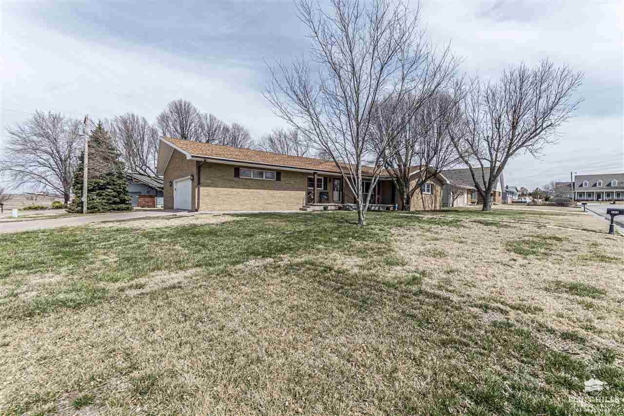 502 E Lewerenz, Herington, KS 67449