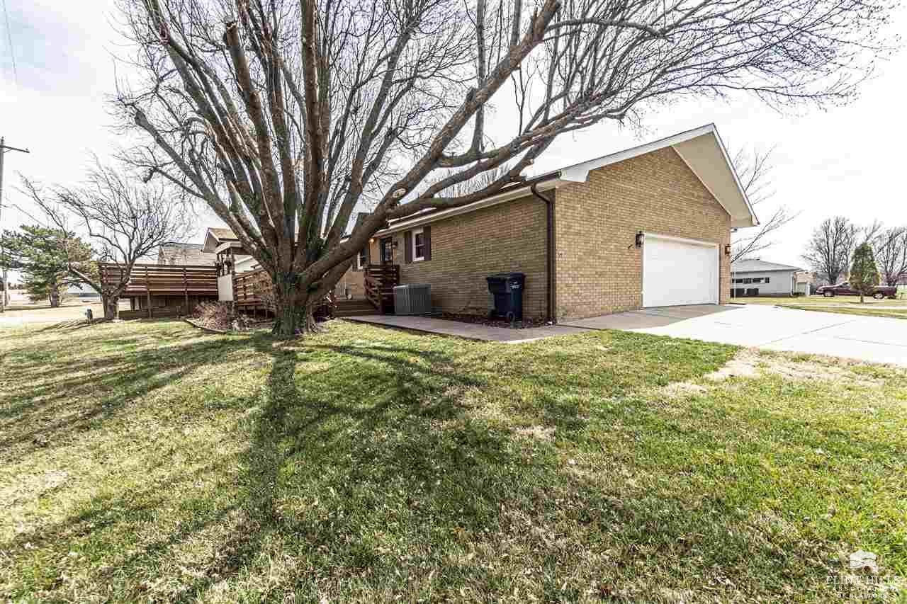 502 E Lewerenz, Herington, KS 67449