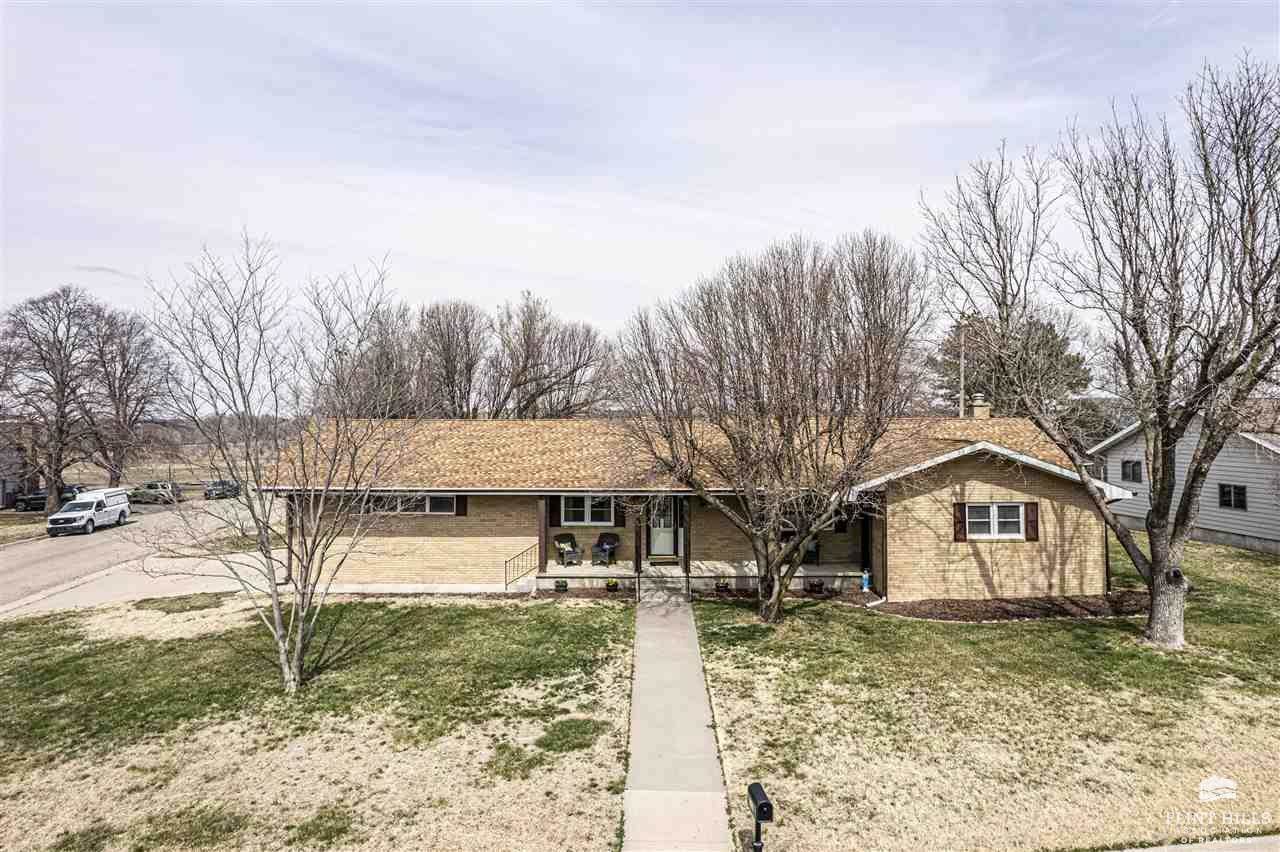 502 E Lewerenz, Herington, KS 67449