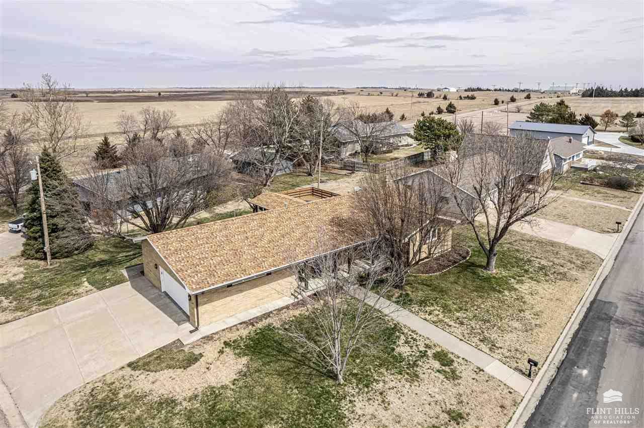 502 E Lewerenz, Herington, KS 67449