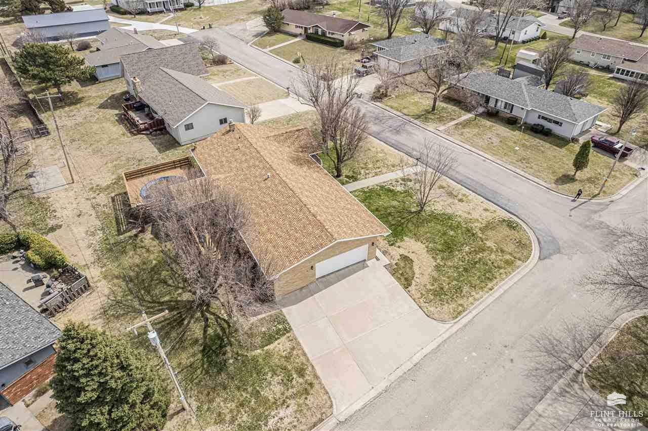 502 E Lewerenz, Herington, KS 67449