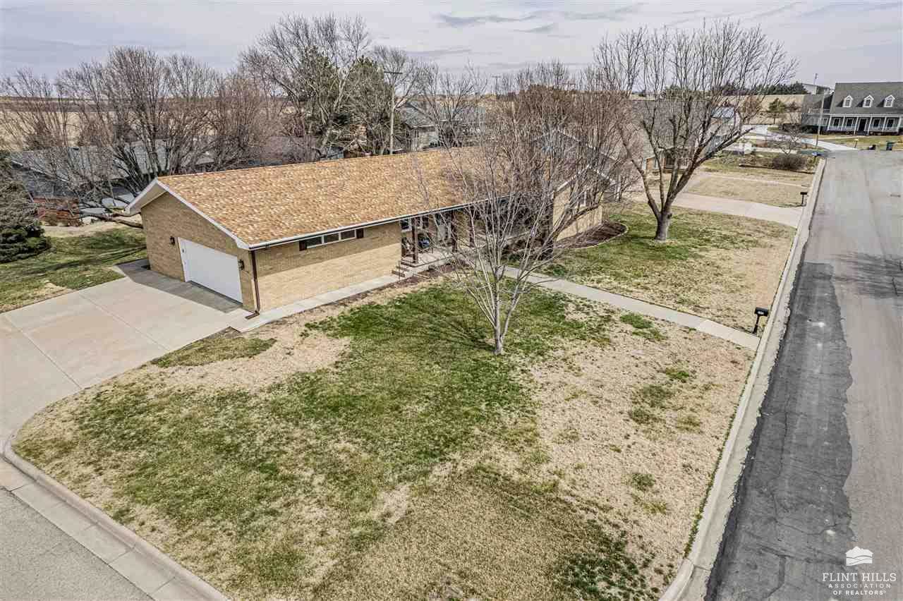 502 E Lewerenz, Herington, KS 67449