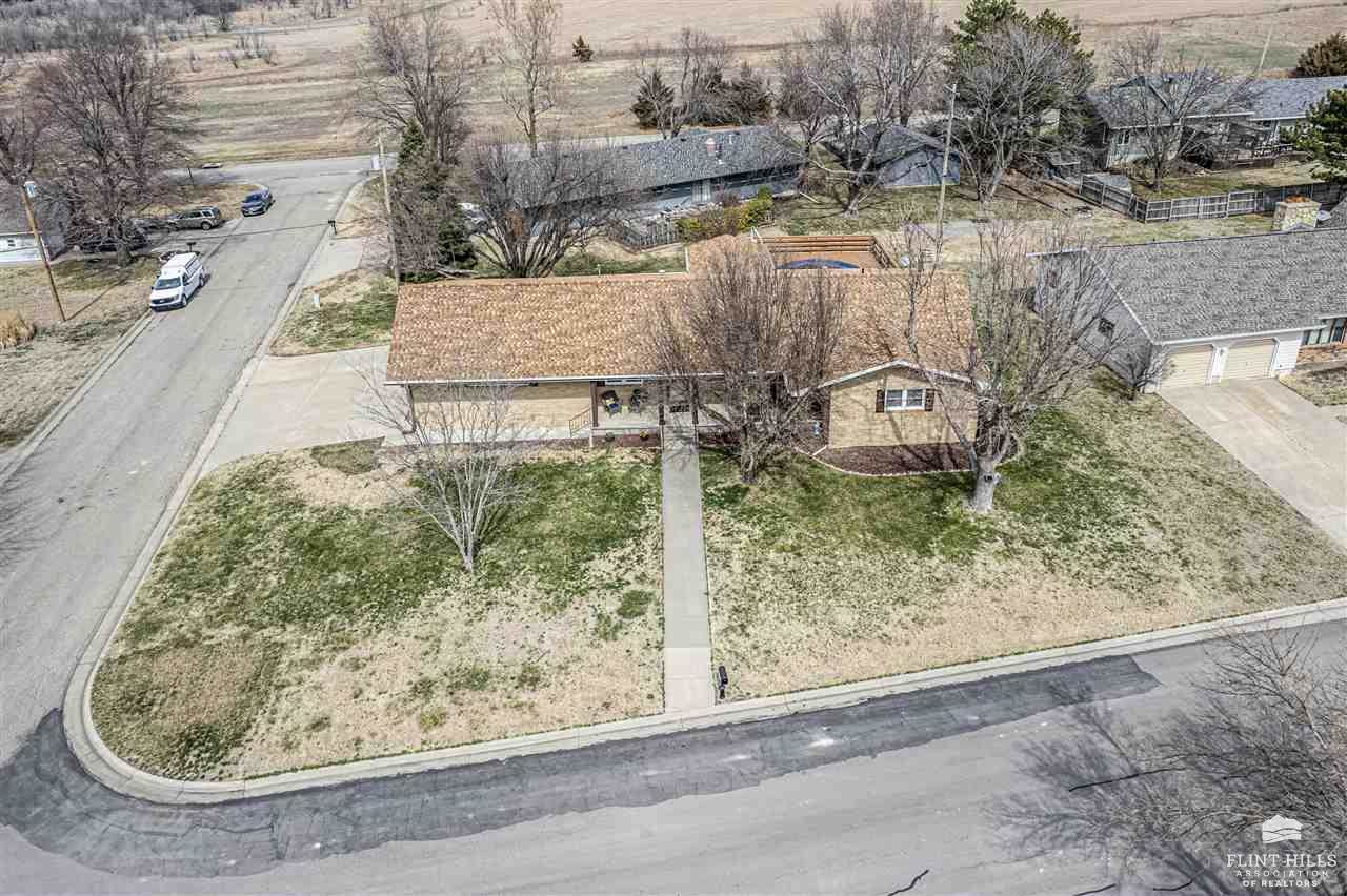 502 E Lewerenz, Herington, KS 67449