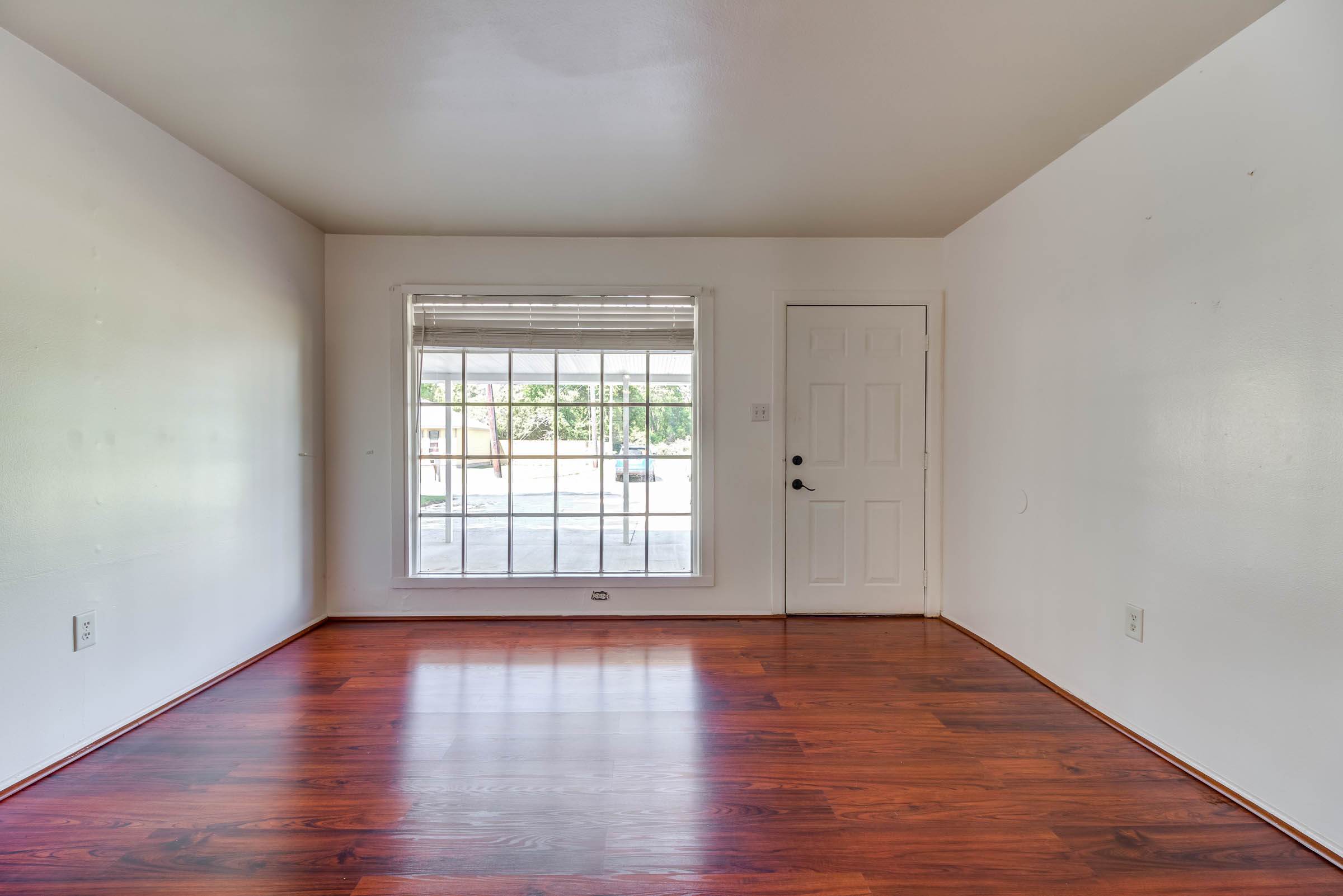 1889 Greater Ave, Biloxi, MS 39531