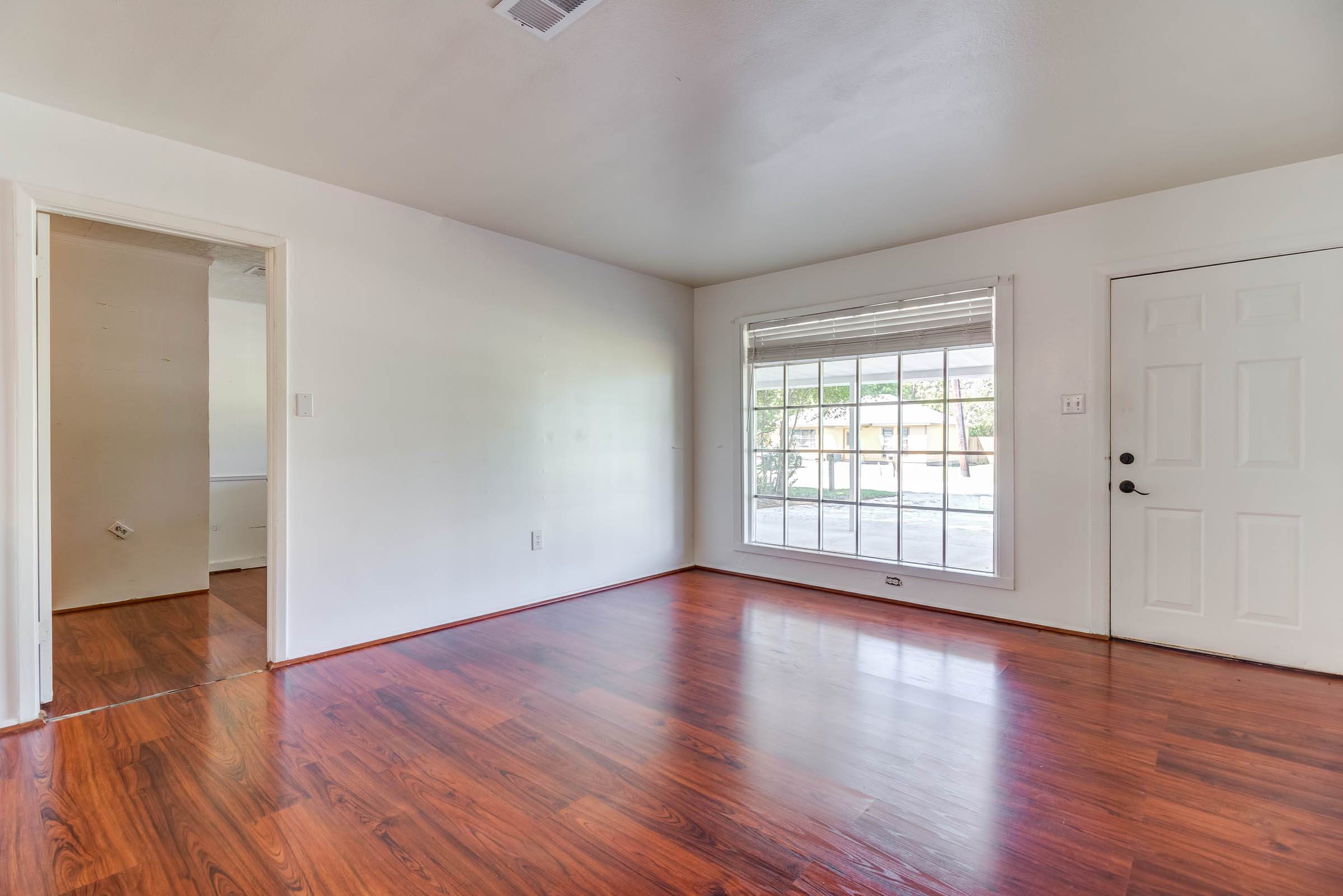 1889 Greater Ave, Biloxi, MS 39531