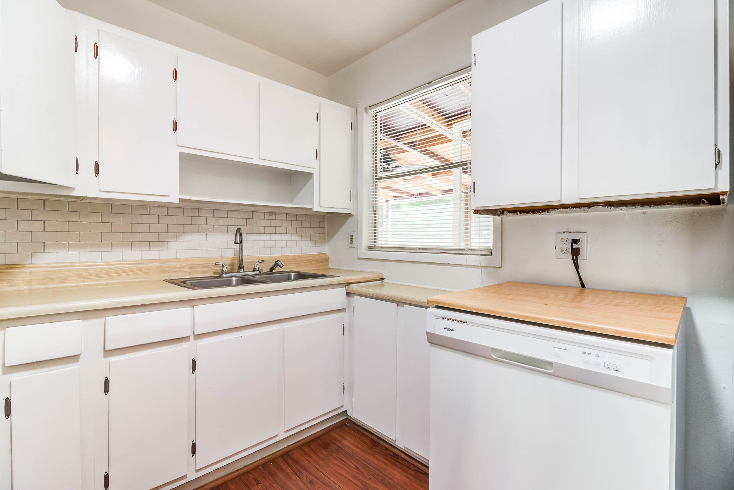 1889 Greater Ave, Biloxi, MS 39531