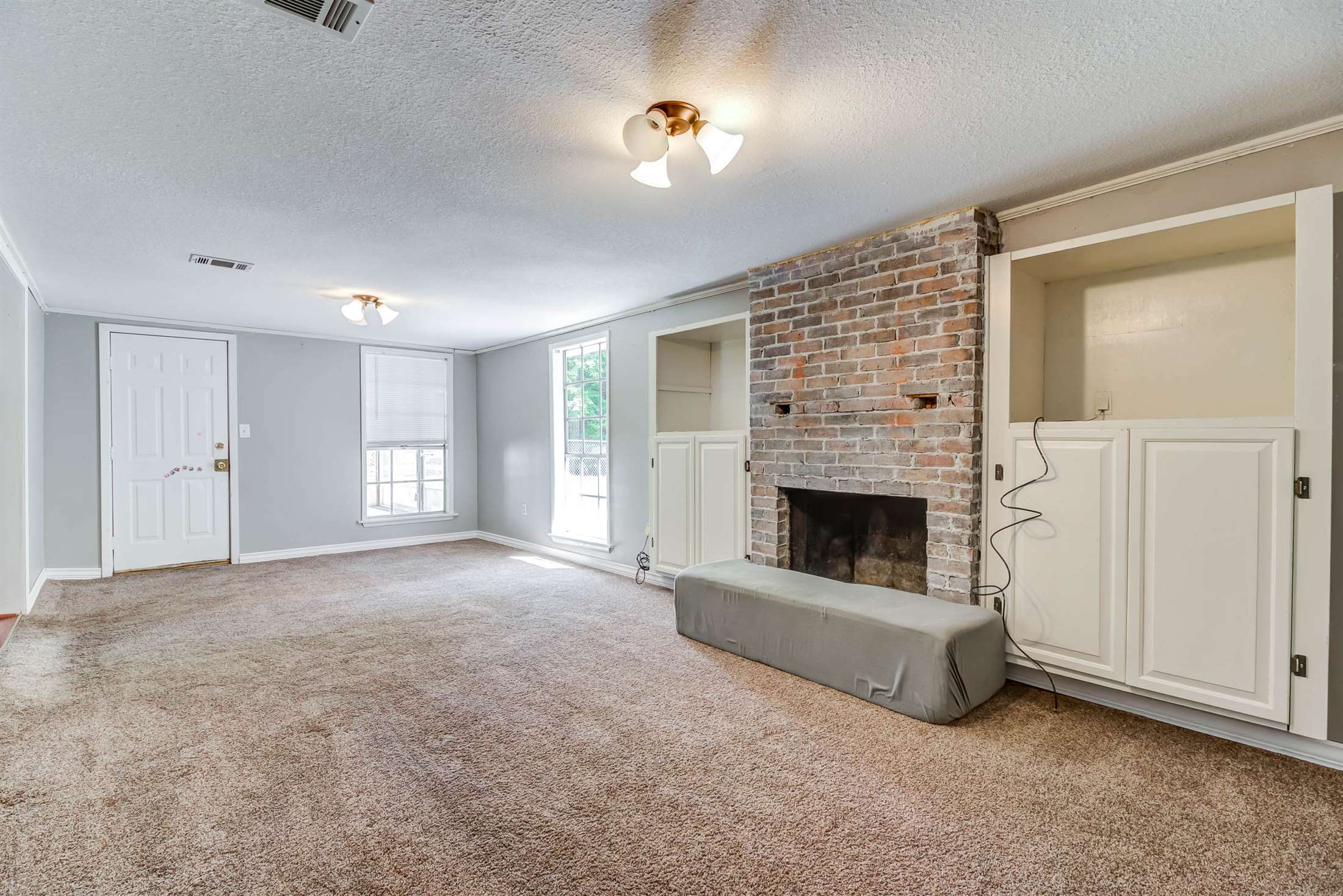 1889 Greater Ave, Biloxi, MS 39531