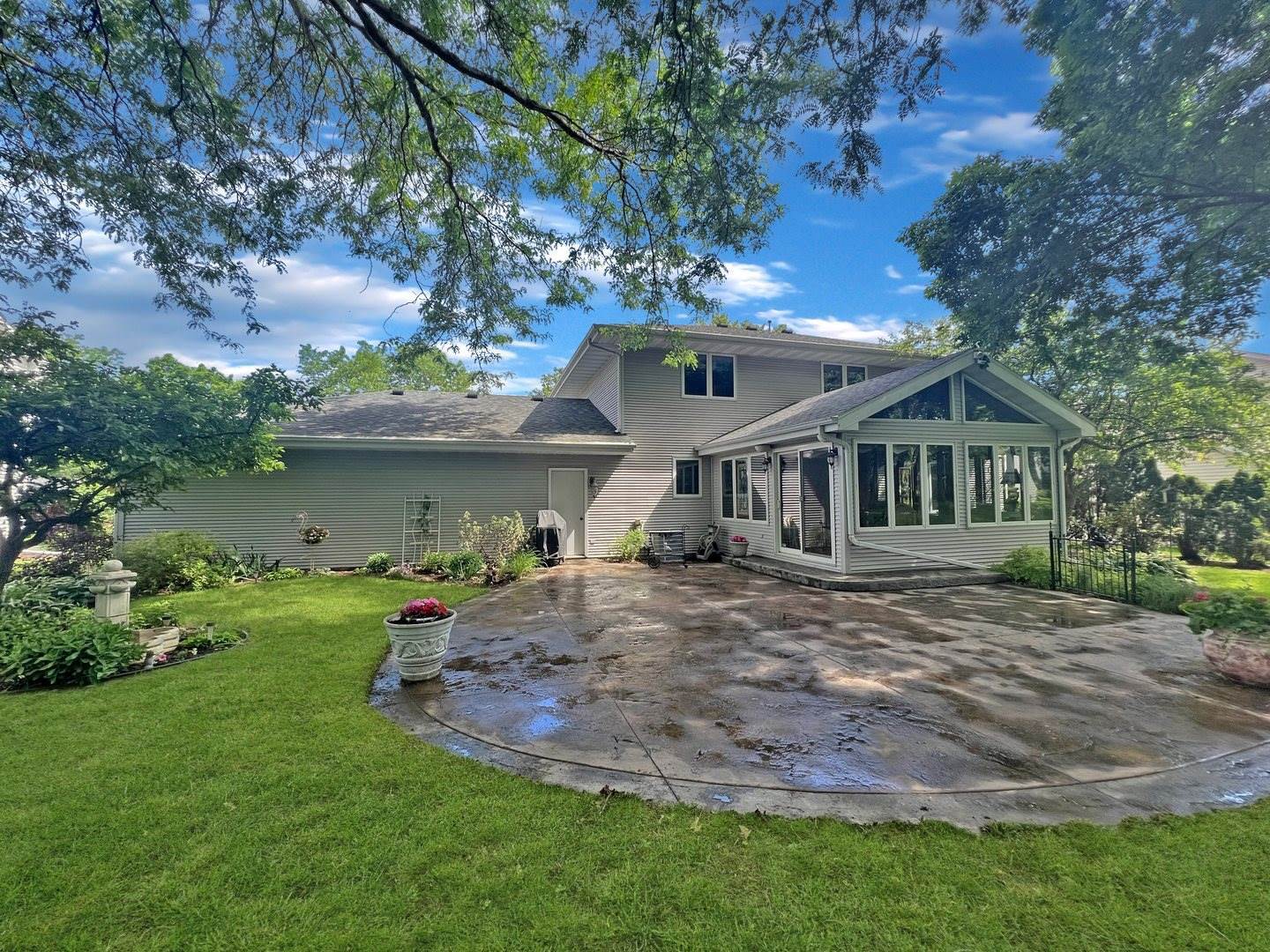 2207 Countryside Lane, Freeport, IL 61032