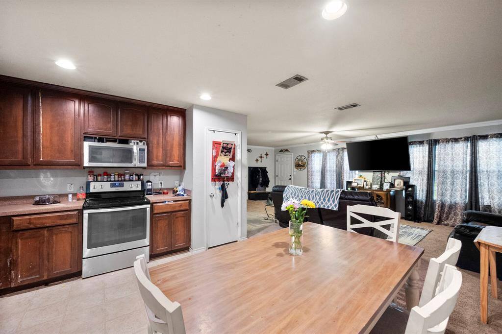 5912 Falcon Court North, Joshua, TX 76058