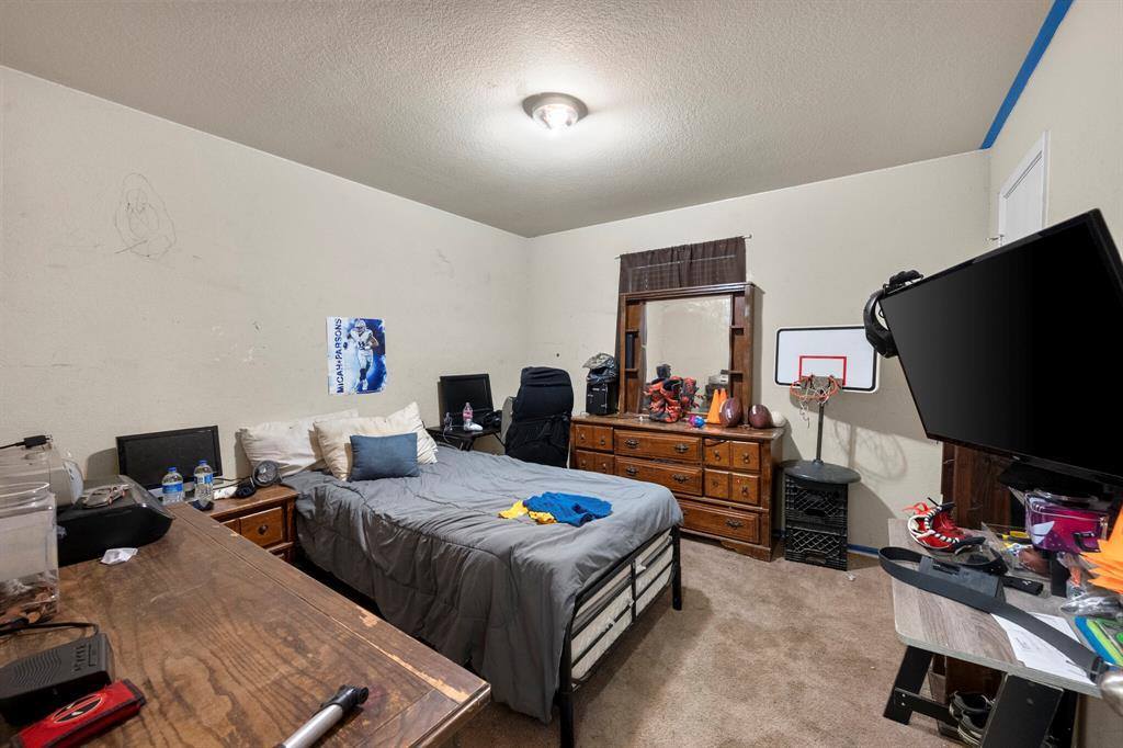 5912 Falcon Court North, Joshua, TX 76058