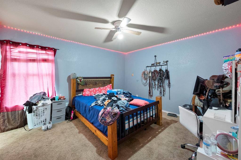 5912 Falcon Court North, Joshua, TX 76058