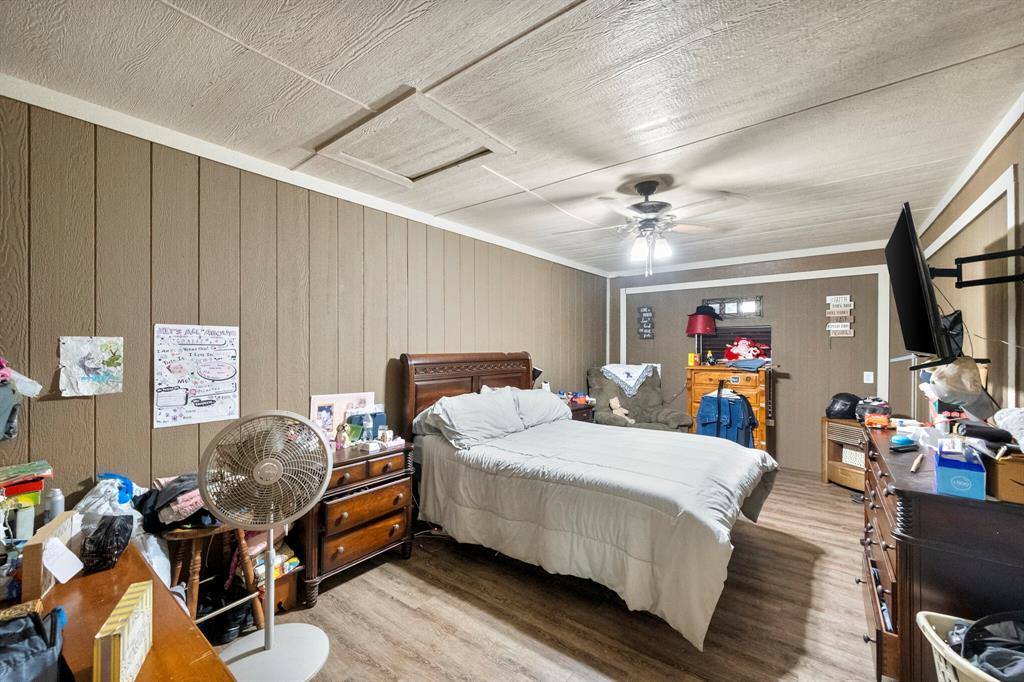 5912 Falcon Court North, Joshua, TX 76058