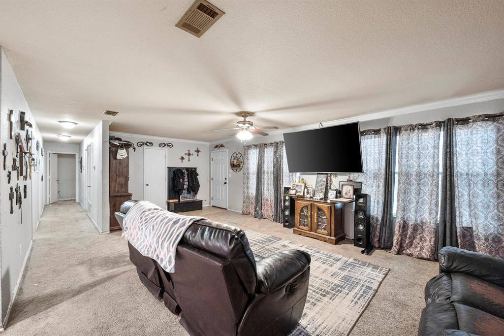 5912 Falcon Court North, Joshua, TX 76058