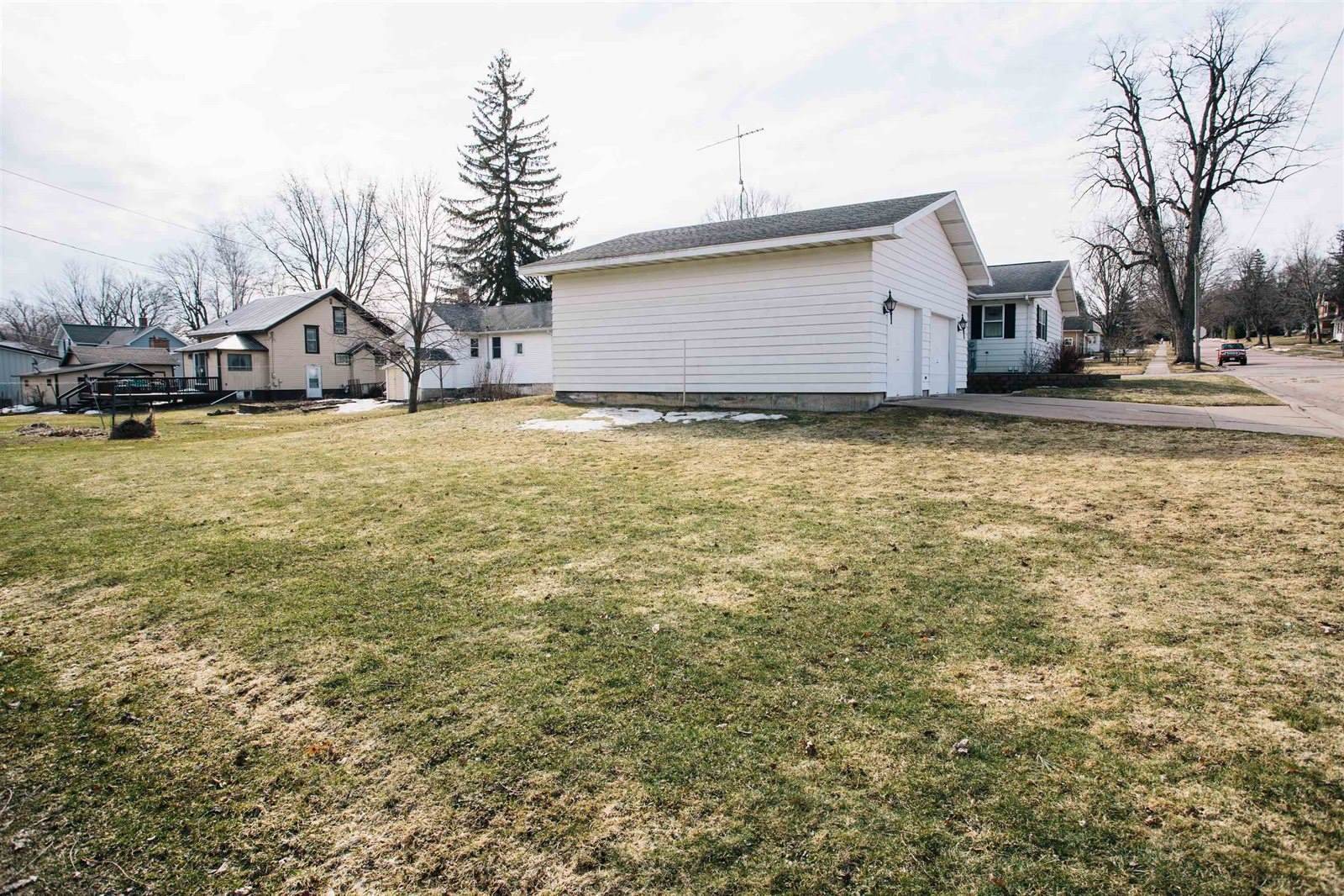 415 W 4th Street, Neillsville, WI 54456