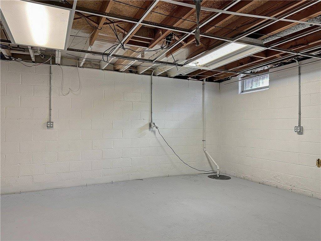 16 Charisma Drive, Gates, NY 14606