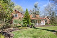 5913 Kings School Rd, Bethel Park, PA 15102