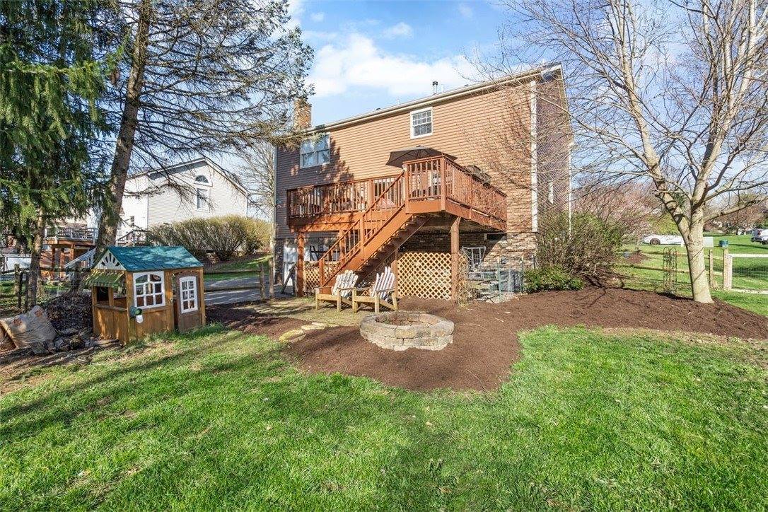 2675 Rossmoor Dr, Upper Saint Clair, PA 15241