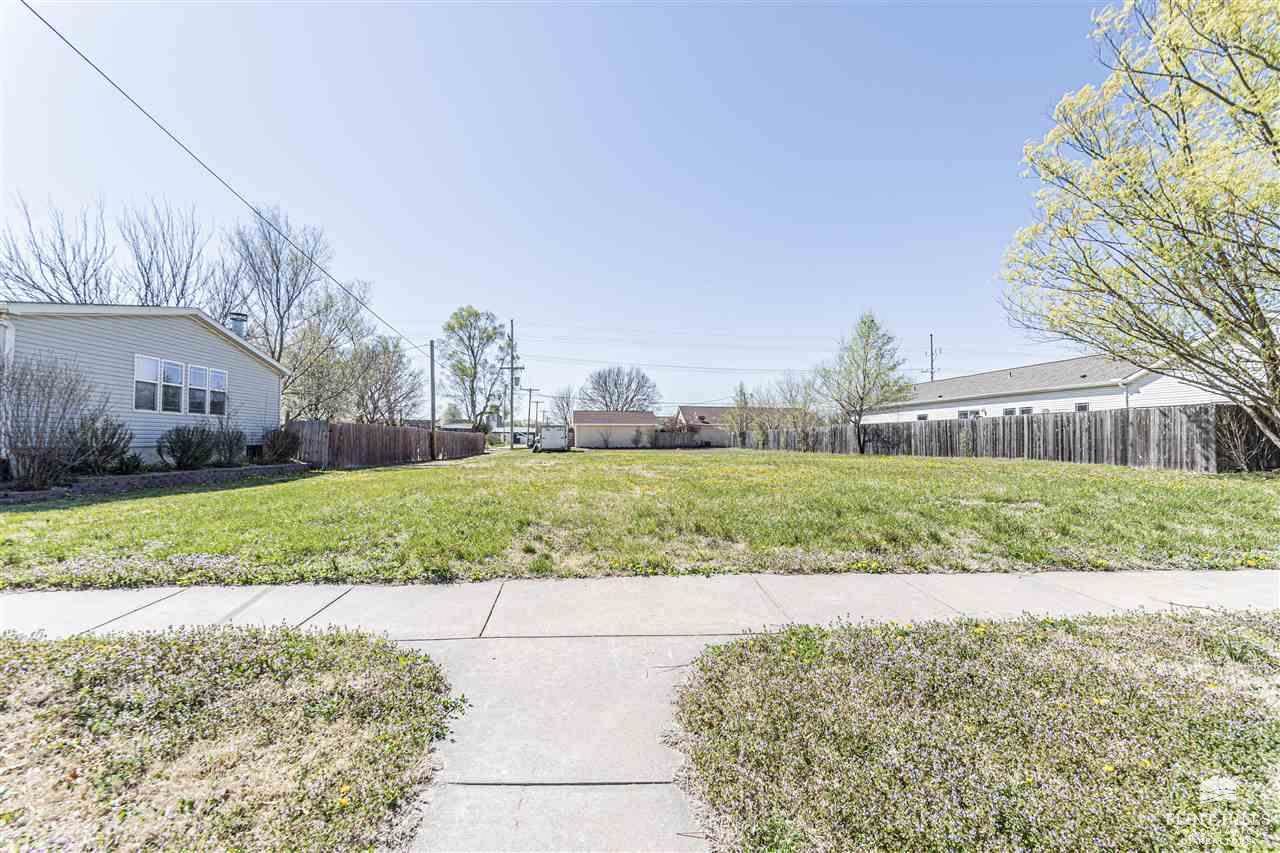 133 W 7th, Chapman, KS 67431