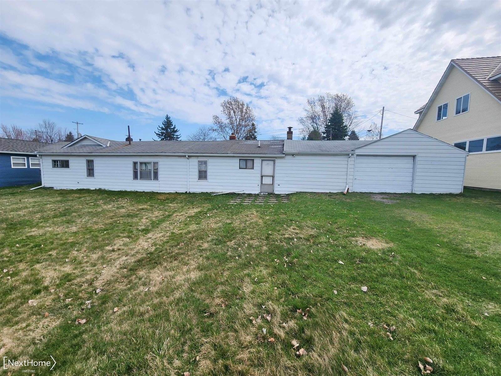 124 Parkway Avenue, Houghton Lake, MI 48629