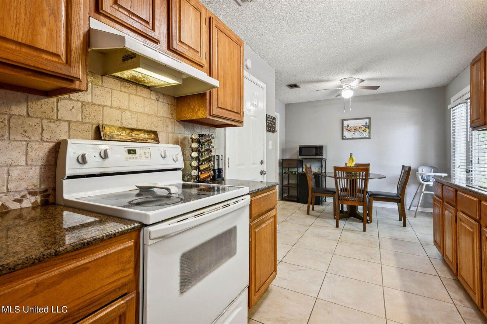 11431 Bayou Place, Ocean Springs, MS 39564