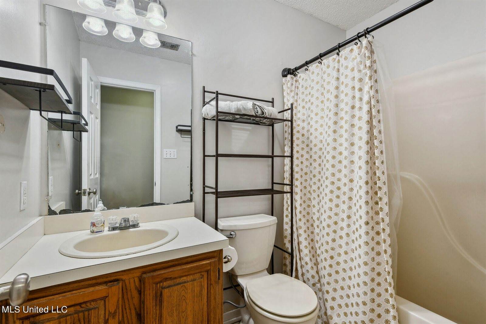 11431 Bayou Place, Ocean Springs, MS 39564