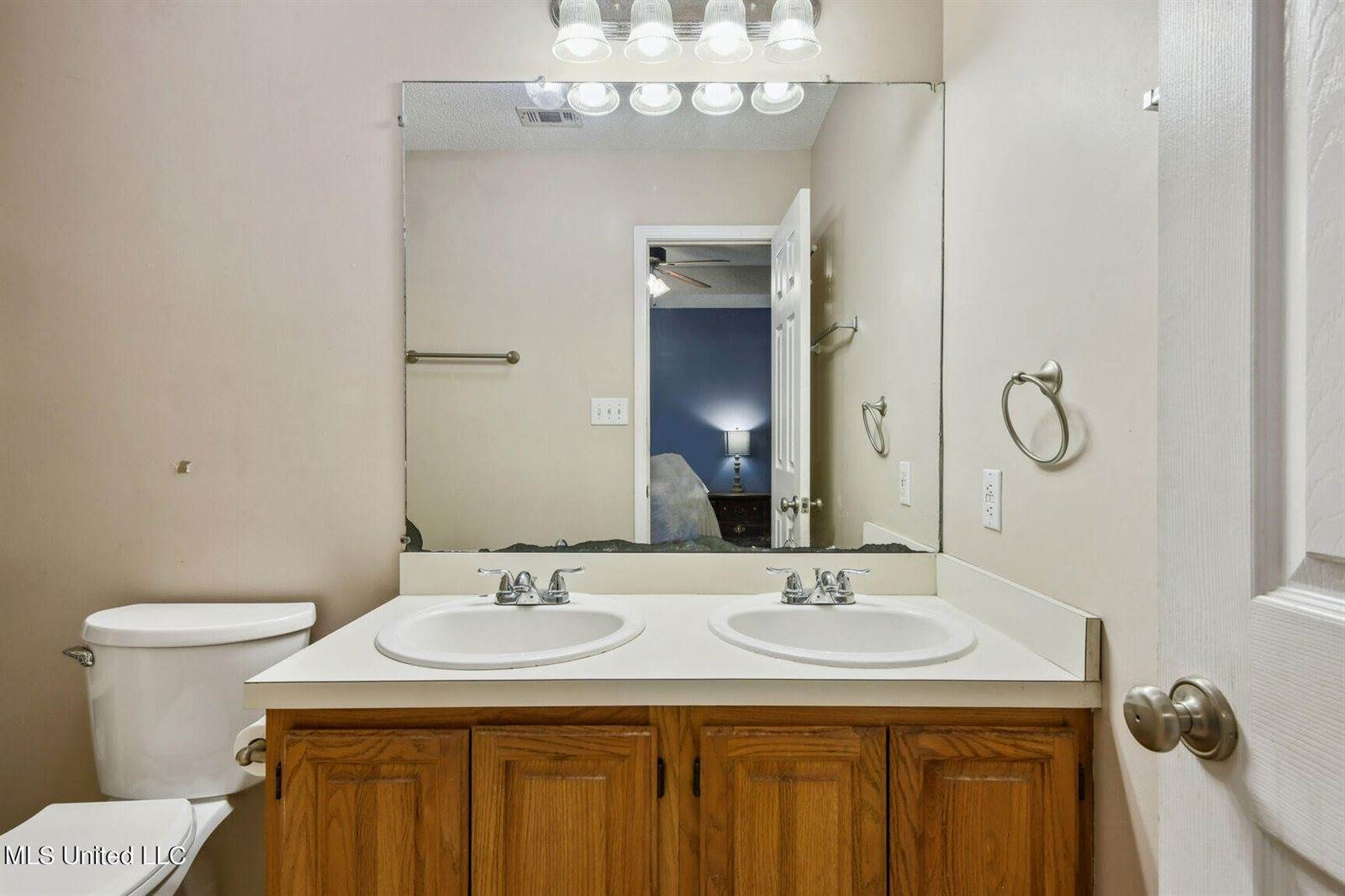 11431 Bayou Place, Ocean Springs, MS 39564