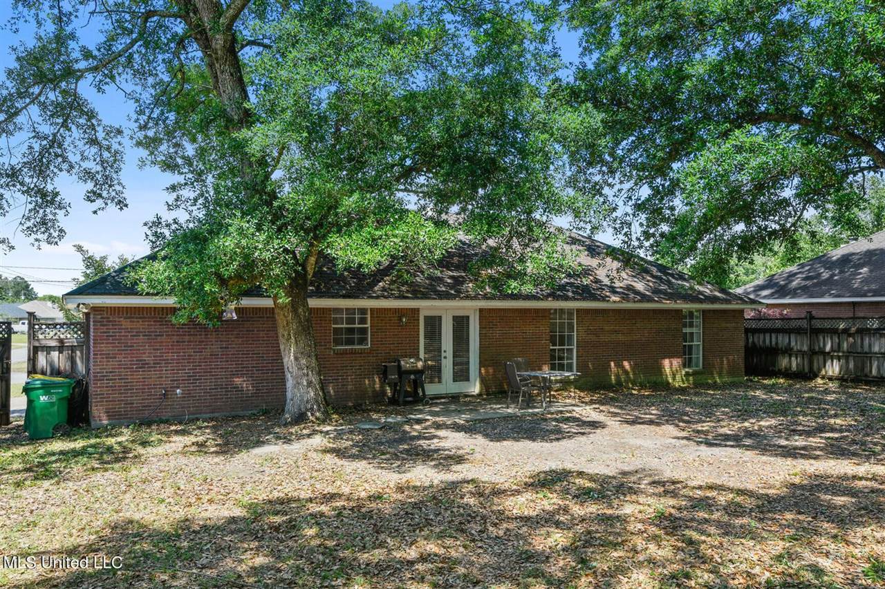 11431 Bayou Place, Ocean Springs, MS 39564