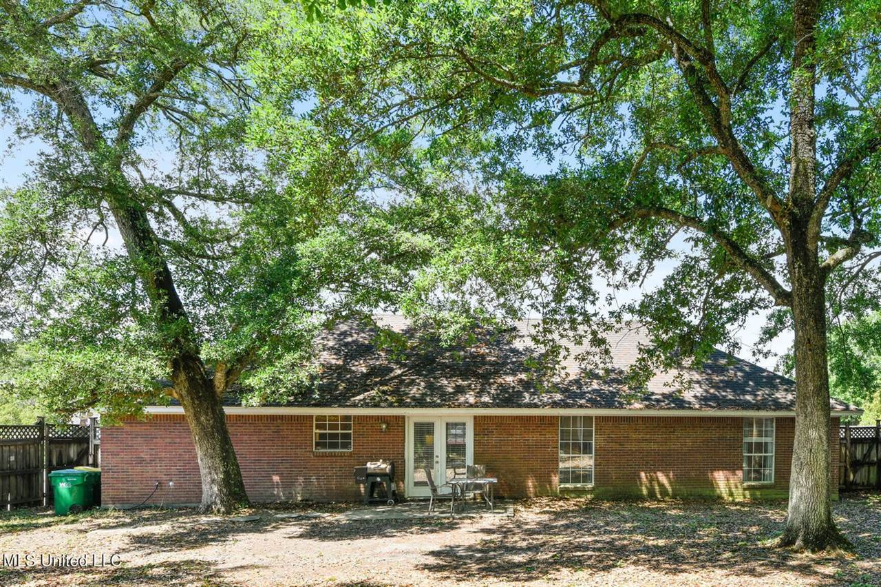 11431 Bayou Place, Ocean Springs, MS 39564