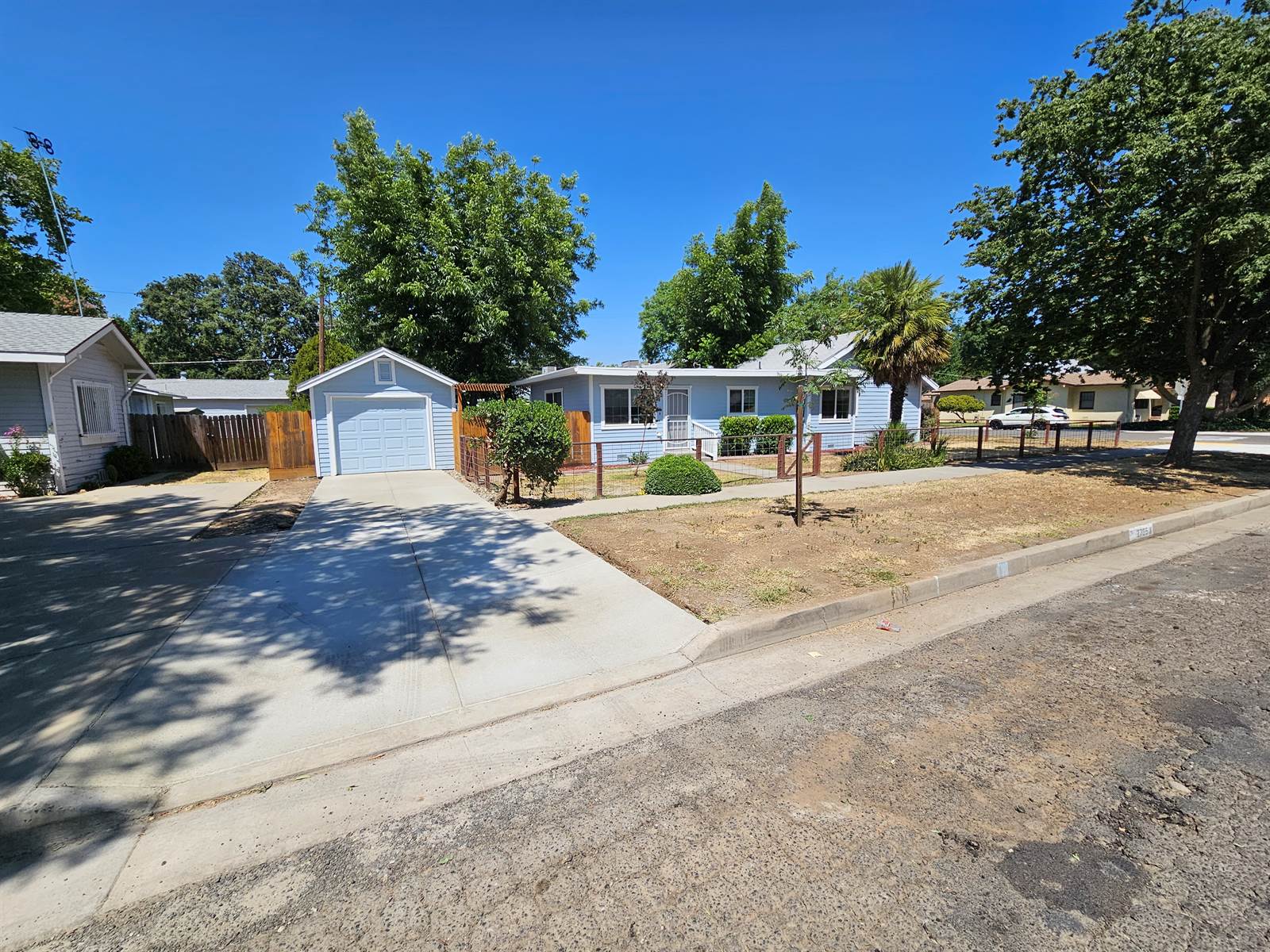 2705 K St, Merced, CA 95340