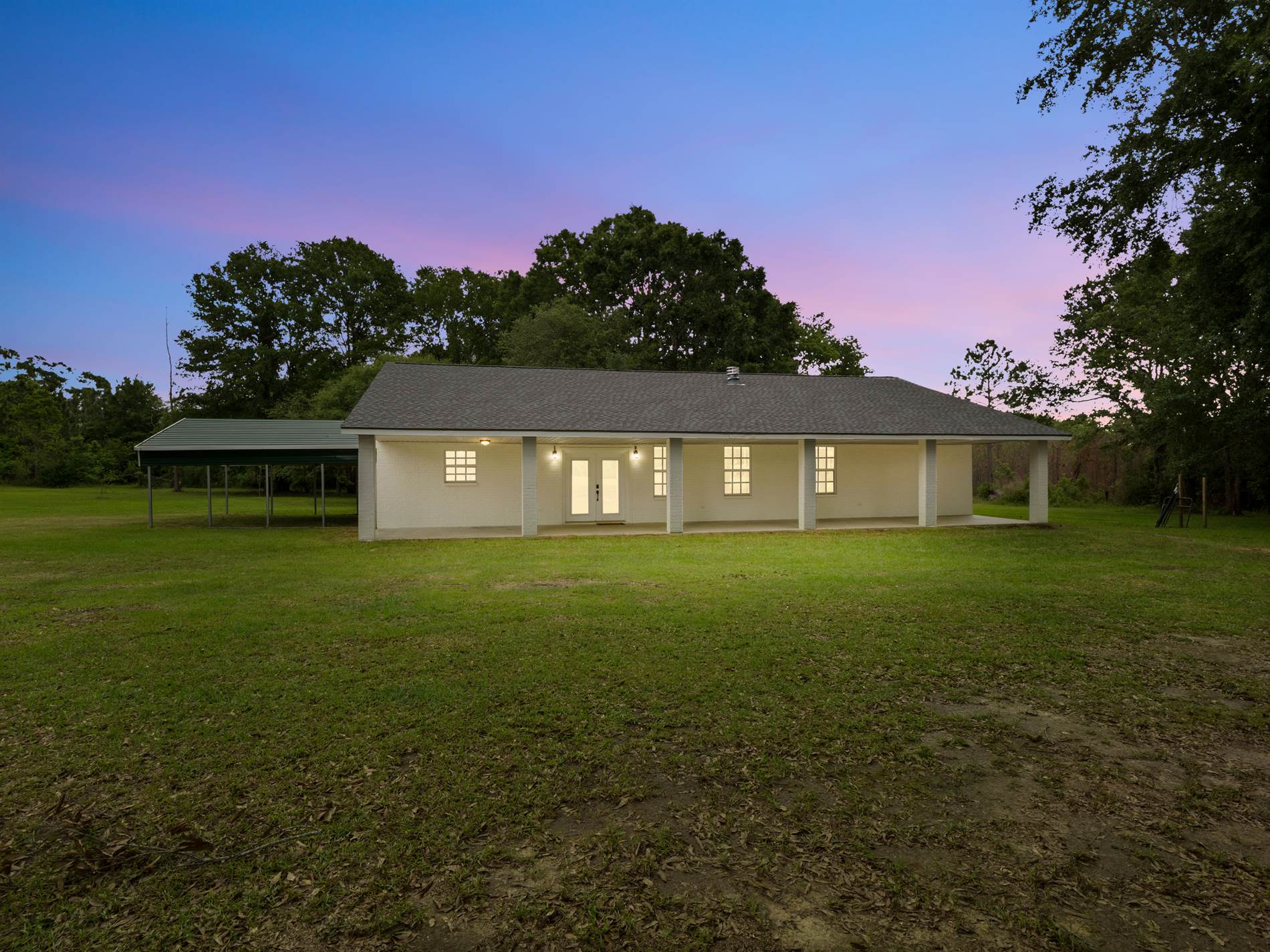 405 Dove Ln, Leesville, LA 71446