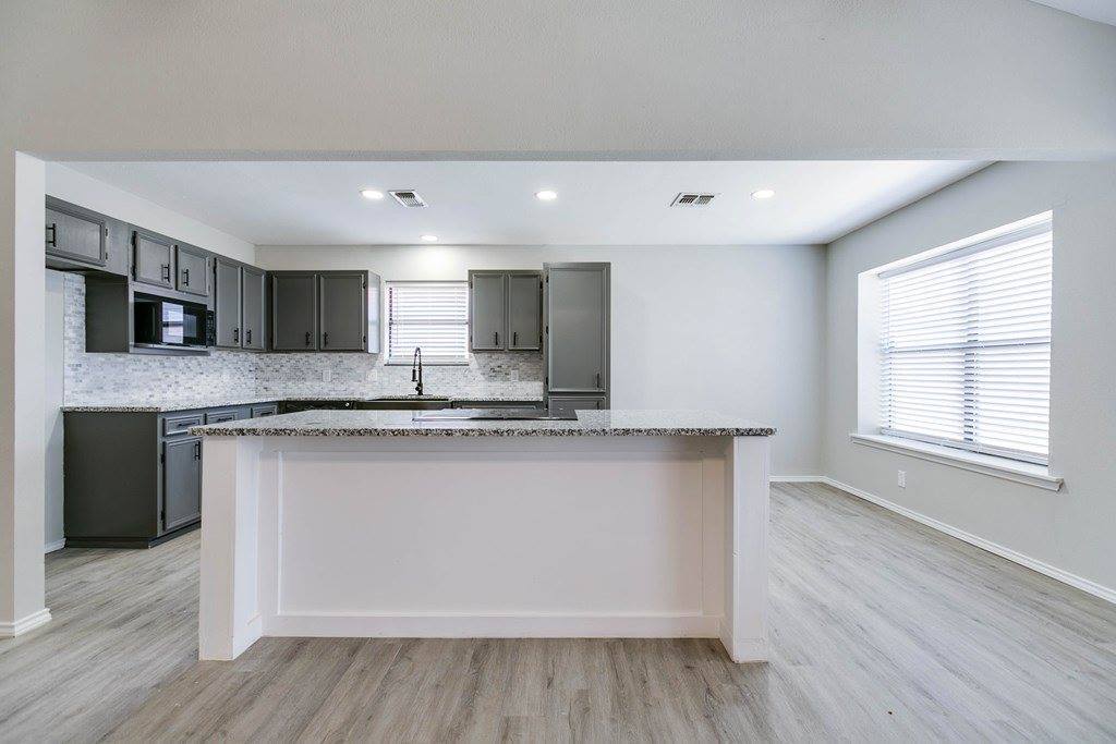 1221 Gregory Dr, San Angelo, TX 76905