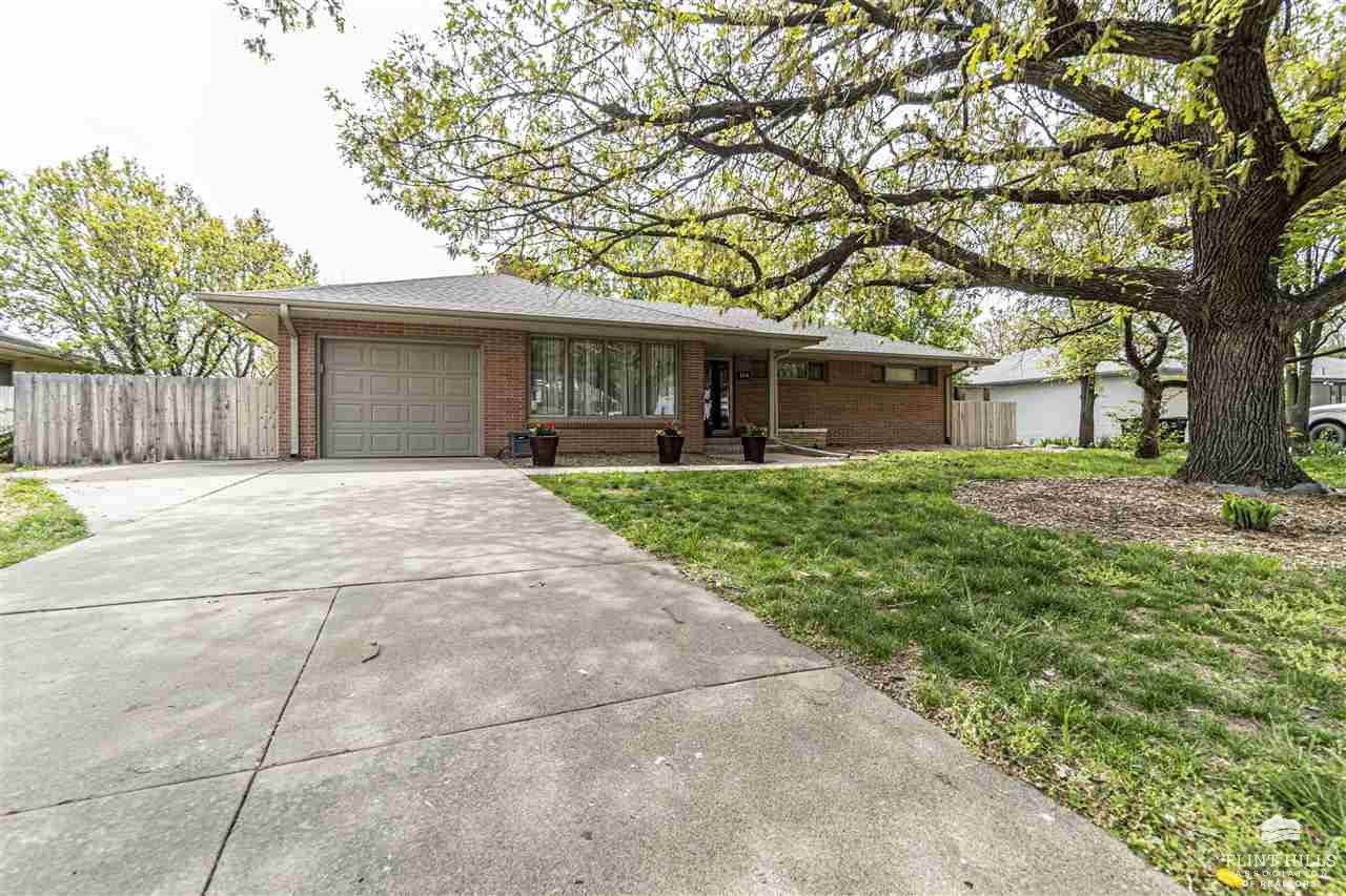 164 Overhill Road, Salina, KS 67401