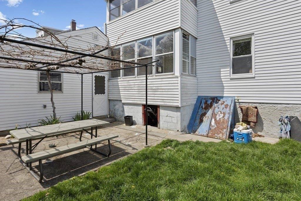 10 Hartford St, Norwood, MA 02062