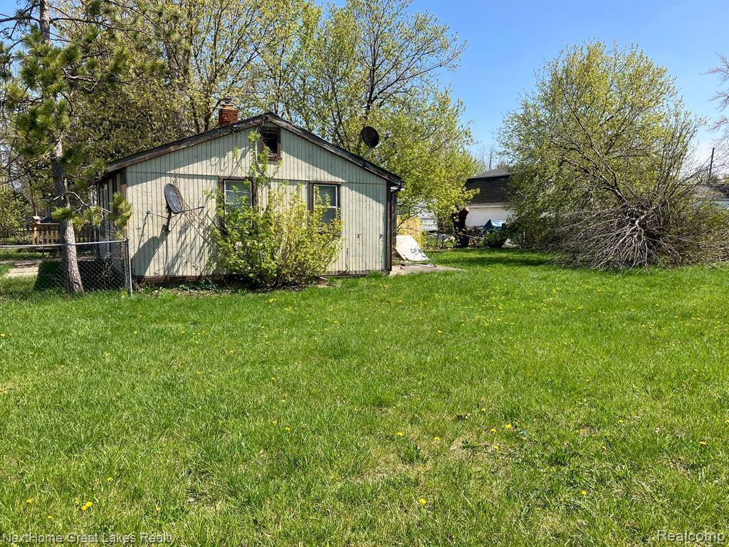 1152 East Decamp Street, Burton, MI 48529