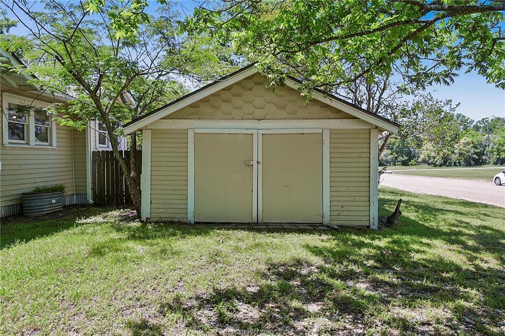 200 South Banks Street, Caldwell, TX 77836