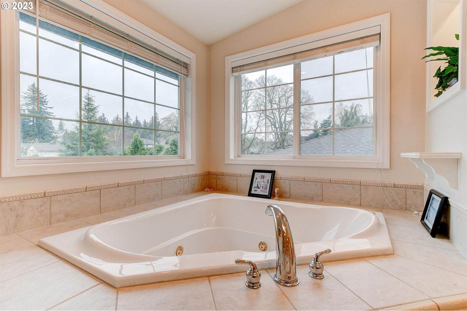 15603 NE Fremont St, Portland, OR 97230