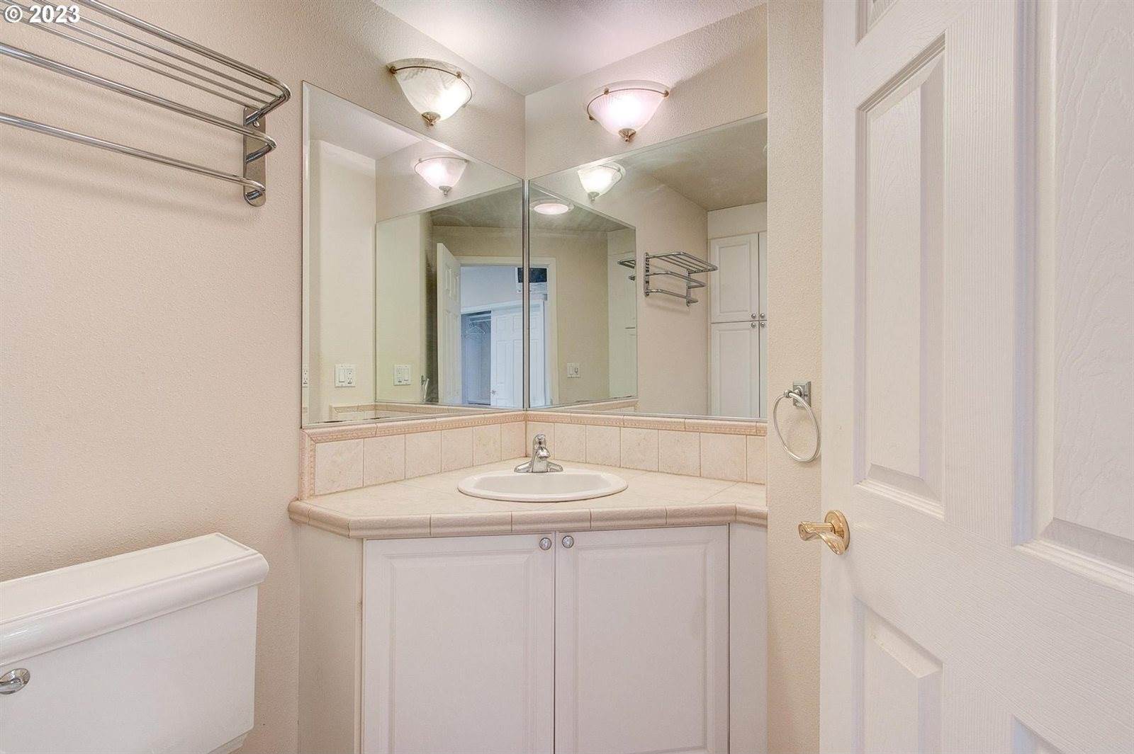 15603 NE Fremont St, Portland, OR 97230