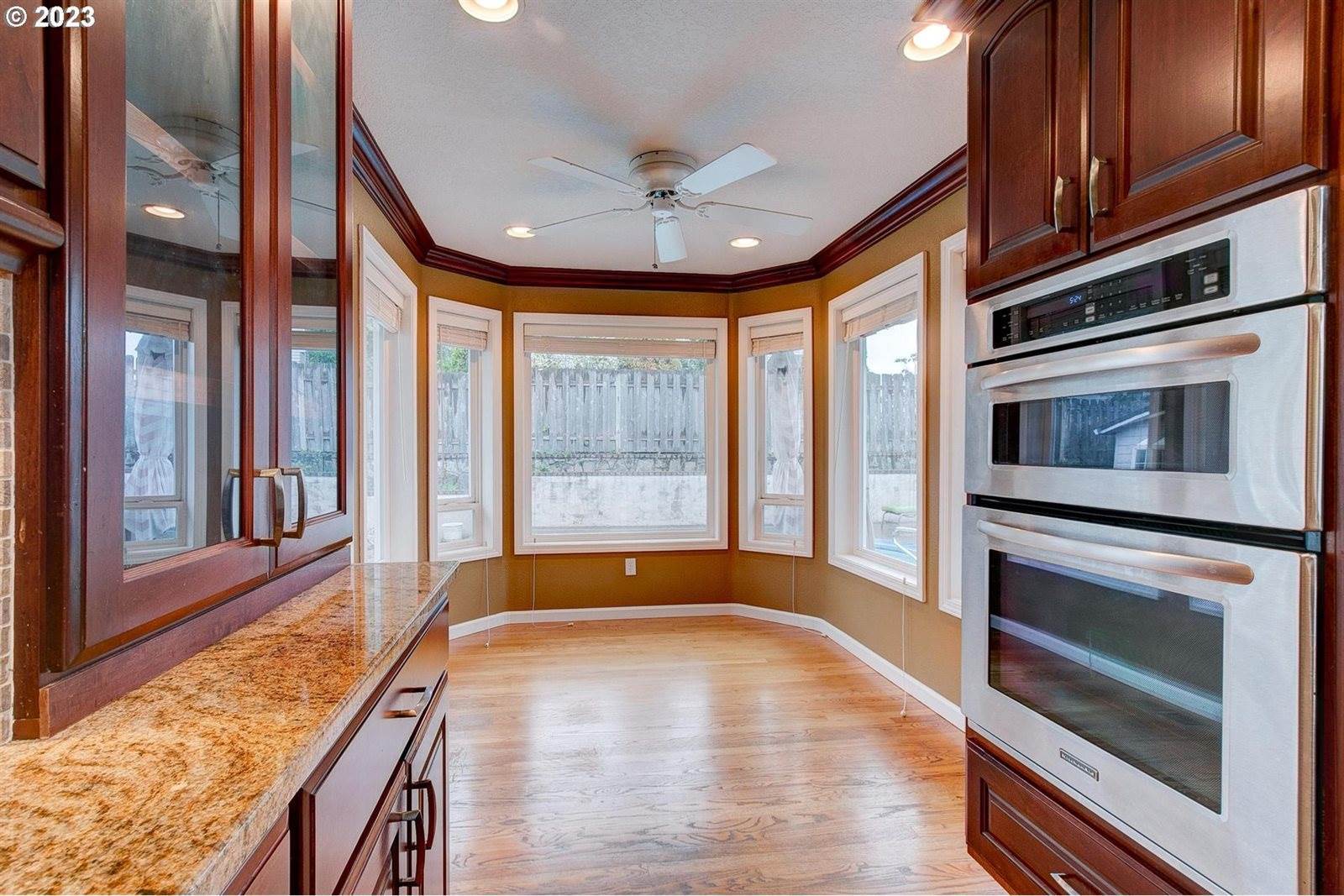 15603 NE Fremont St, Portland, OR 97230