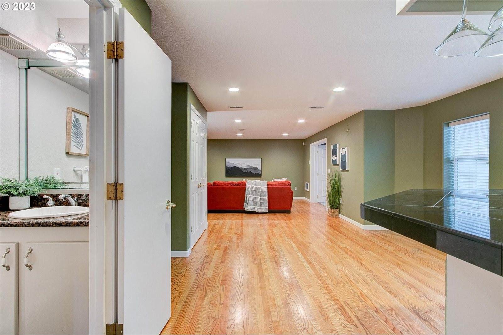 15603 NE Fremont St, Portland, OR 97230