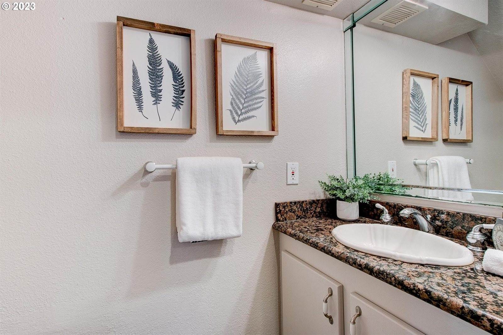 15603 NE Fremont St, Portland, OR 97230