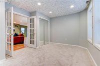 15603 NE Fremont St, Portland, OR 97230