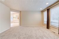 15603 NE Fremont St, Portland, OR 97230