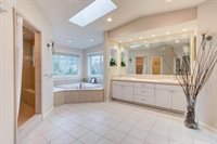 15603 NE Fremont St, Portland, OR 97230