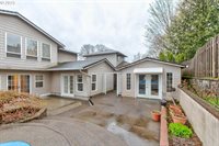 15603 NE Fremont St, Portland, OR 97230