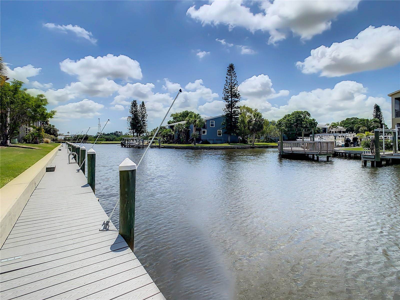 360 Moorings Cove Drive, Tarpon Springs, FL 34689