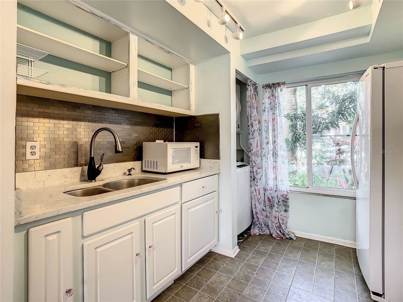 360 Moorings Cove Drive, Tarpon Springs, FL 34689